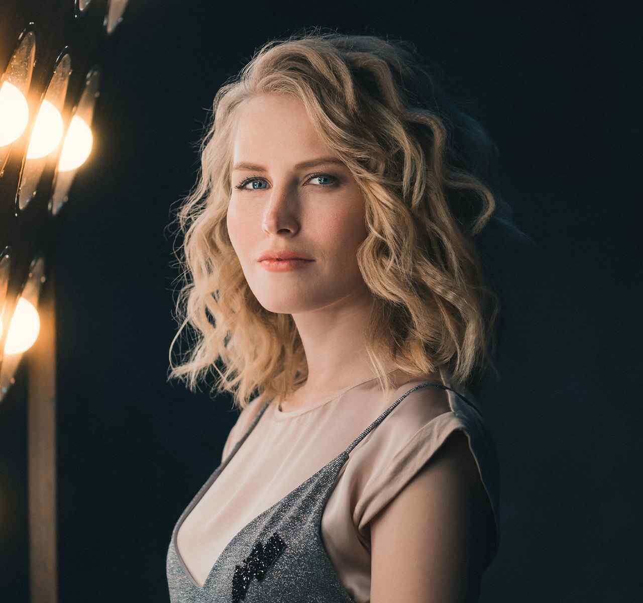 Julia Laurence and Drake West hanging out again